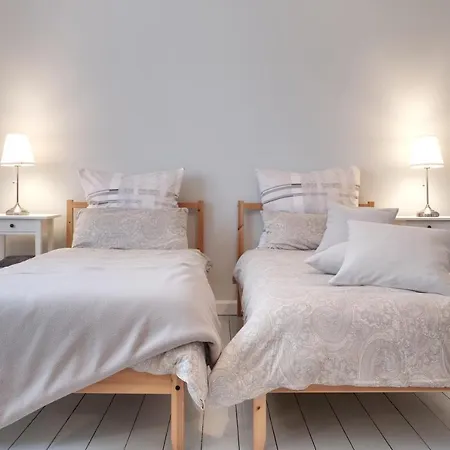 Schicke & Helle In *